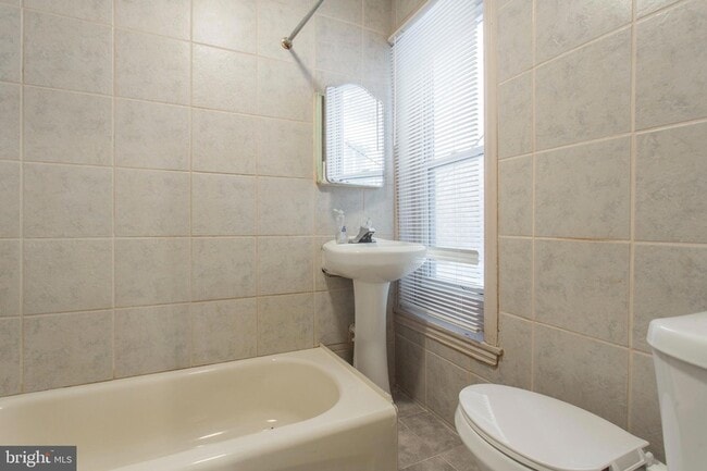 Building Photo - 3258 N Park Ave