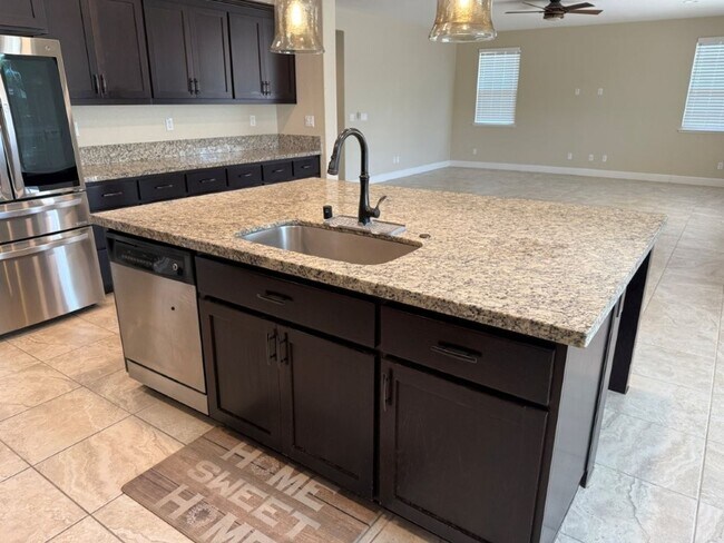 Building Photo - Newer Modern 4 Bedroom 3.5 Bath w/ Bedroom...