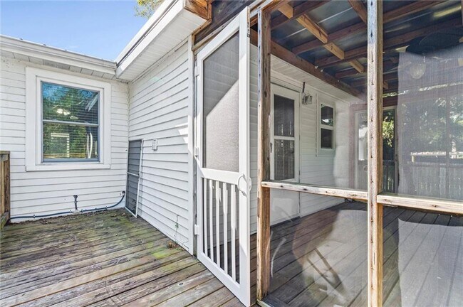 Building Photo - 315 Azalea Cir W