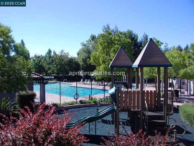 Building Photo - 4112 Creekpoint Ct