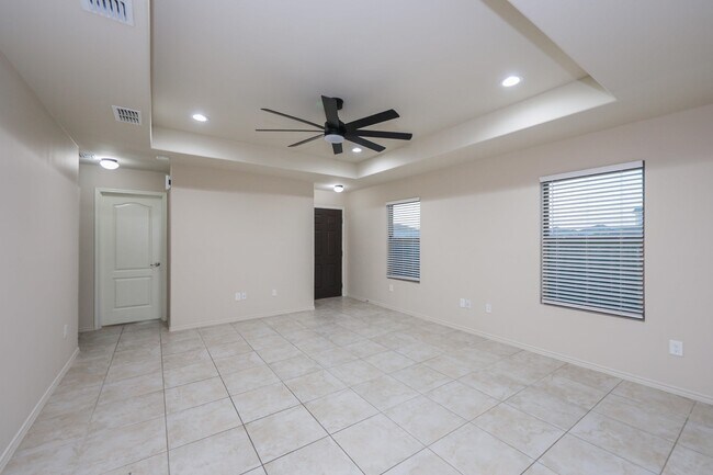 Building Photo - 704 Mercado Ln
