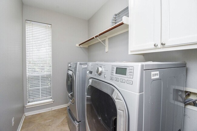 Building Photo - 51 Rivercoach Ln