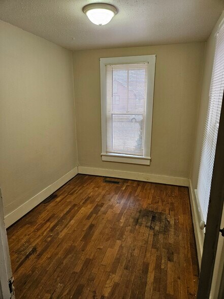 Building Photo - 1519 Avon St