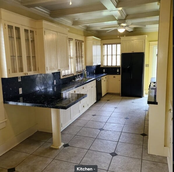 Building Photo - 2375 Parkway Pl