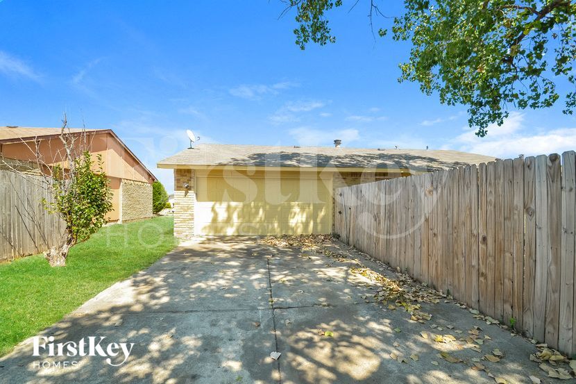 Building Photo - 5702 Magnolia Ln