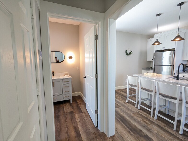 Building Photo - 301 Coral Gables St