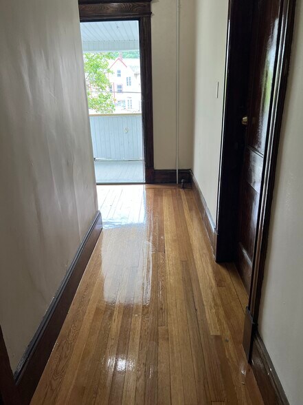 Front hallway to porch - 32 W Alvord St