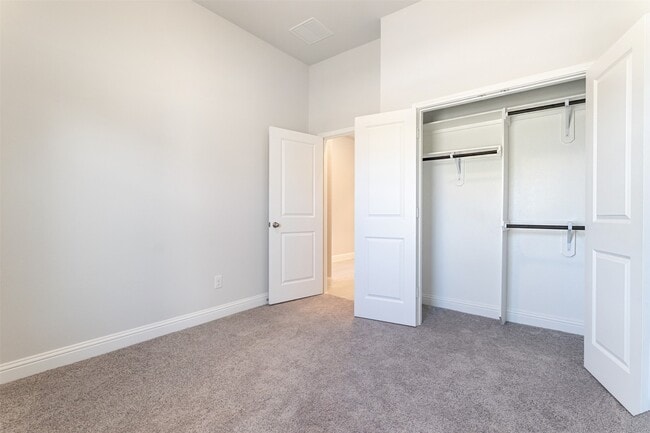 Building Photo - 2219 Grapewood Ln