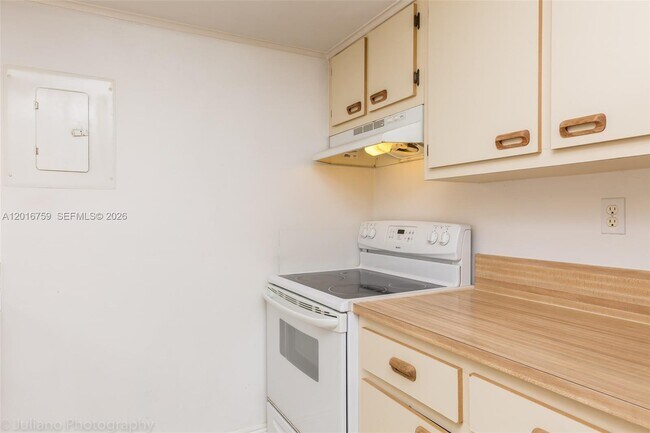 Building Photo - 7601 E Treasure Dr