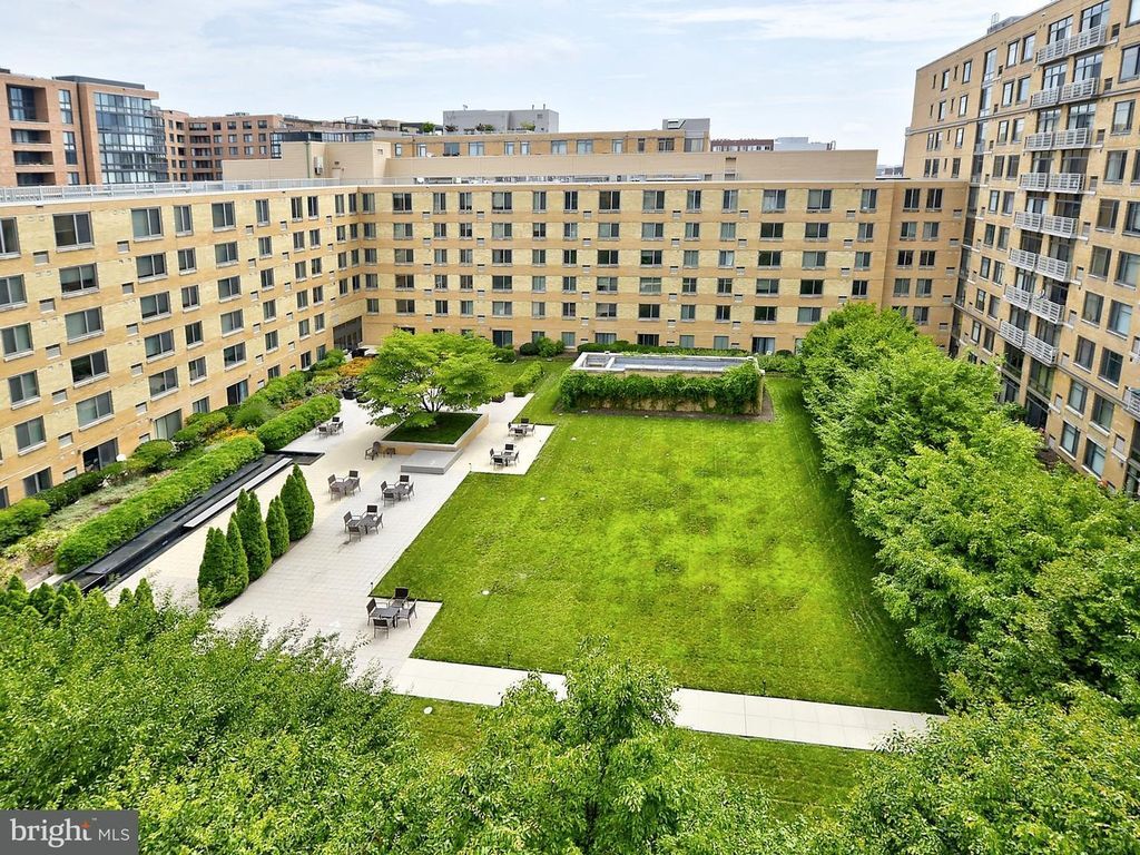 Private 2-Acre Park Residents Only - 475 K St NW