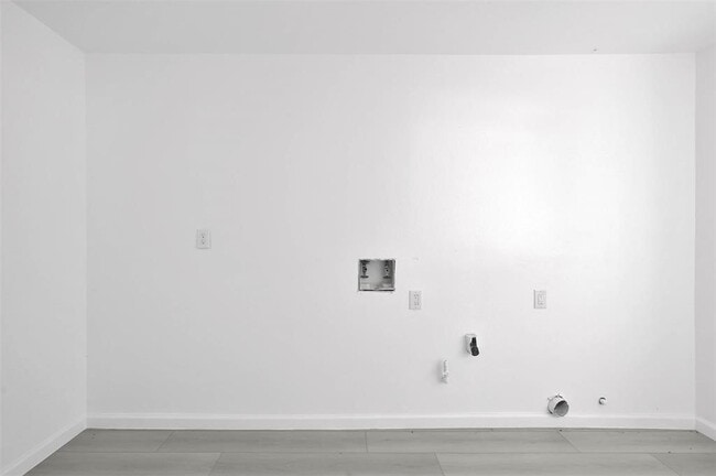 Building Photo - 549 Brandon Rd