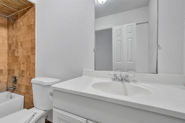 Building Photo - 26 Wimbledon Lakes Dr