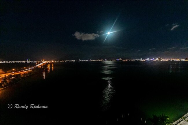 Building Photo - 600 NE 36th St