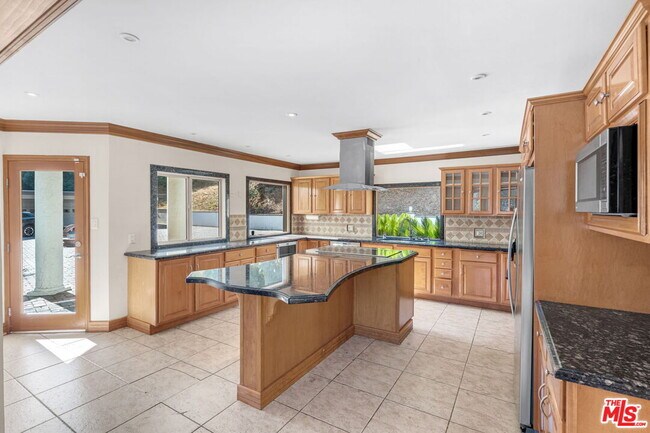 Building Photo - 3200 Oakley Dr