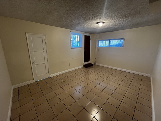 Building Photo - 2716 W 101st St