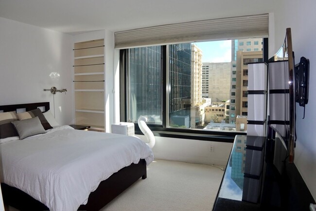 Building Photo - *New* 2 Bed & 2 Bath Condo in Fidi with Parking