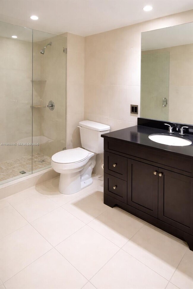 Building Photo - 100 Bayview Dr