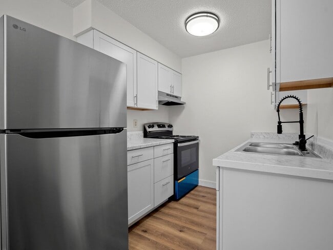 Building Photo - Updated 1 Bedroom, 1 Bathroom Apartment – ...