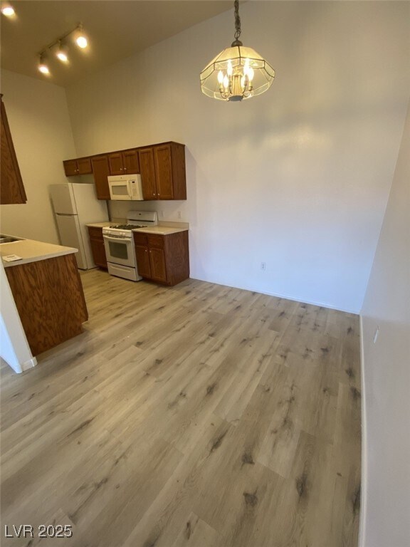 Building Photo - 2305 W Horizon Ridge Pkwy