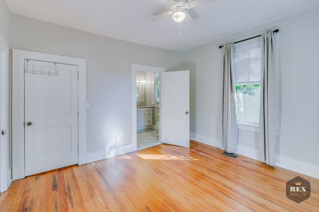 Building Photo - Central Location, Hardwood Floors, Recently Updated