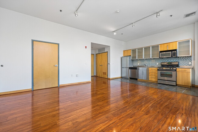 Building Photo - 10 Ann St