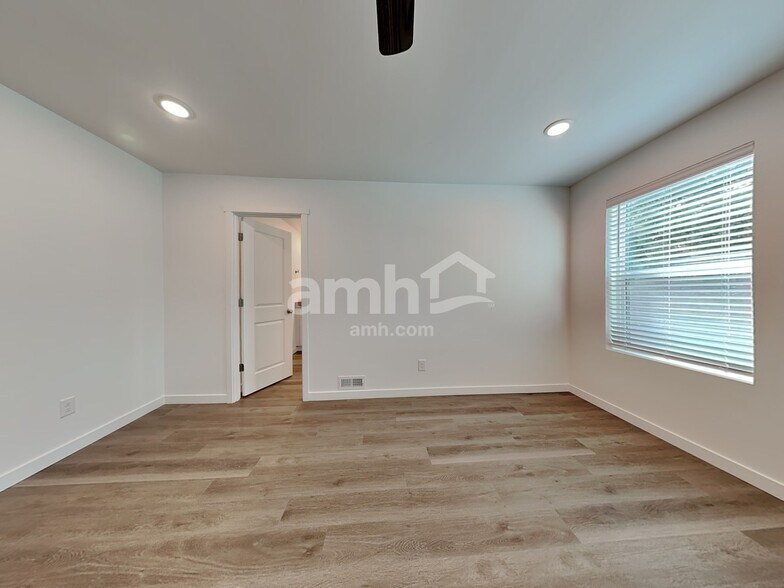 Building Photo - 5109 Turnstone St SE