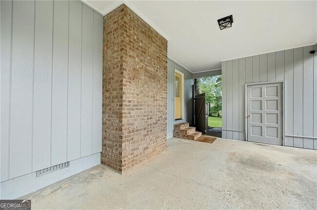 Building Photo - 3020 Land Rd