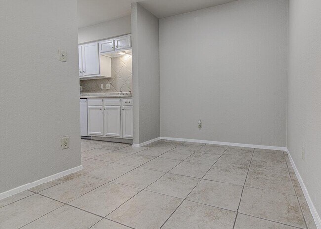 Building Photo - 900 Sirocco Dr