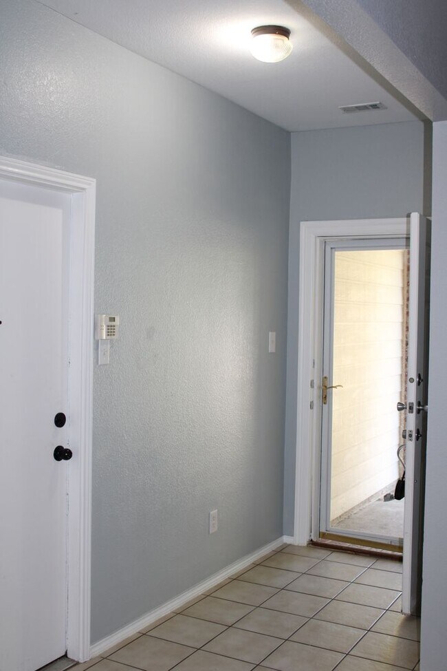 Building Photo - 5820 Show Master Ln