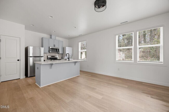 Building Photo - 2811 Wilcox Pl