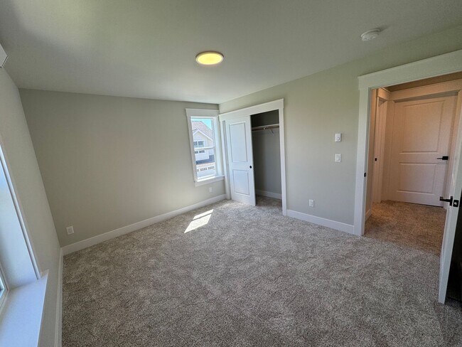 Building Photo - 5941 Ranch Lp