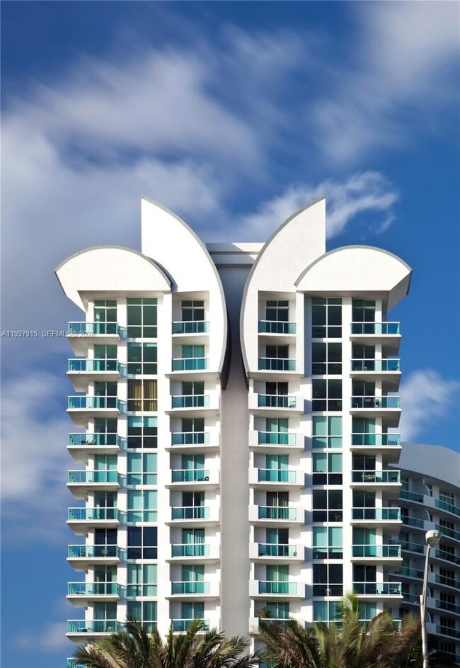 Building Photo - 7900 Harbor Island Dr