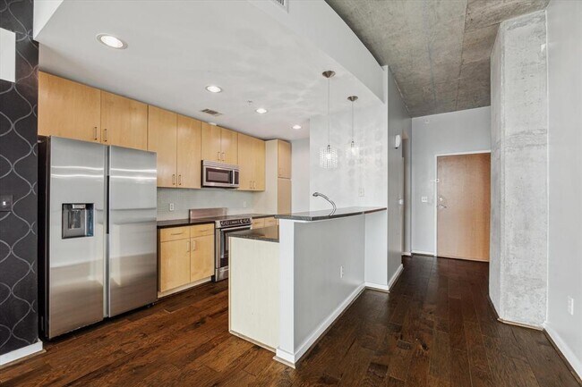 Building Photo - 5925 Almeda Rd