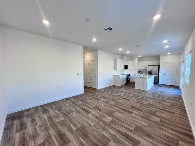 Building Photo - $2,950 Ashlan & Highland - Clovis 4 Bedroo...