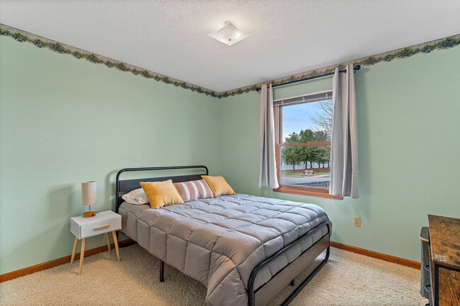 Building Photo - 2422 Cedar Crest Dr