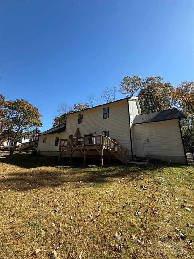 Building Photo - 302 Lester Davis Rd