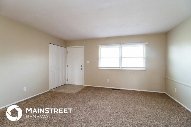 Building Photo - 1880 Queensrowe Pl