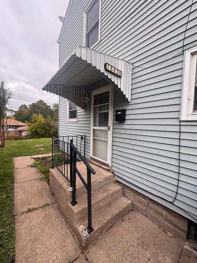 Building Photo - 1643 5th St E