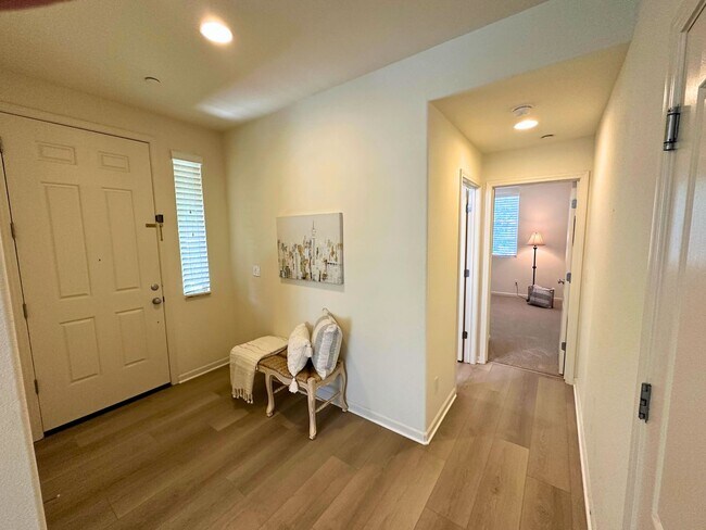 Building Photo - Stunning 4 Bedroom, 3 Bath Questa Home