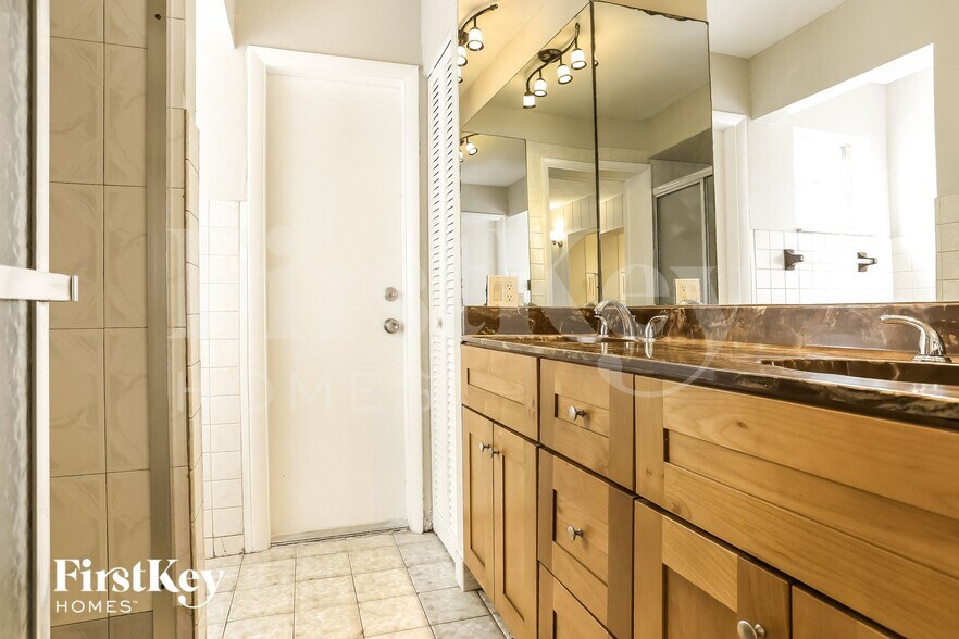 Building Photo - 6100 Harding St