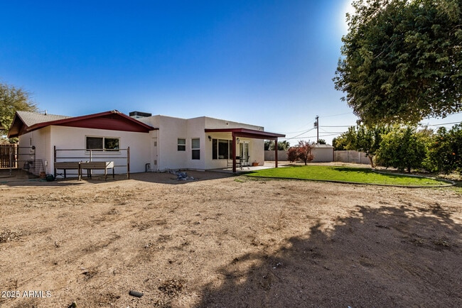 Building Photo - 18006 N Villa Rita Dr