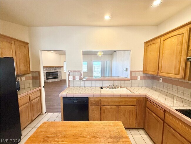Building Photo - 3810 E Mount Charleston Dr