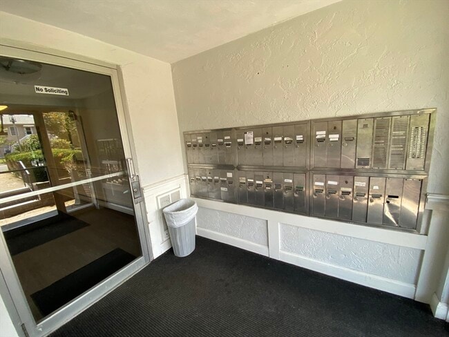 Building Photo - 55 Elmwood Park