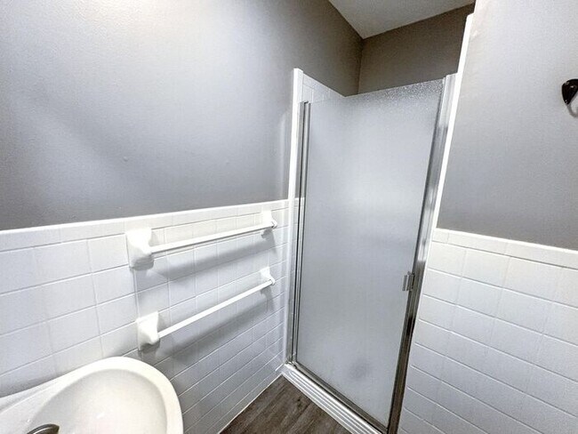 Building Photo - Spacious 4-Bedroom Home in a Prime Locatio...