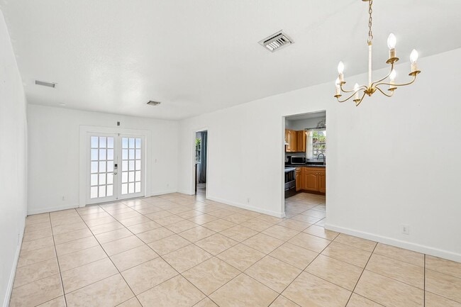 Building Photo - 423 Kern St