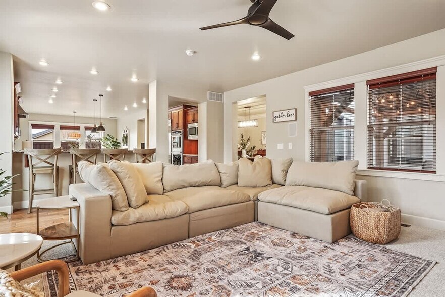 Primary Photo - 611 E San Pedro St