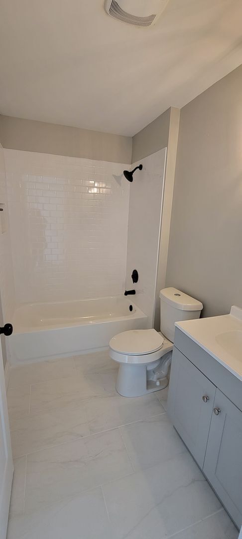 Building Photo - Spacious Two Bedroom home - Country Settin...