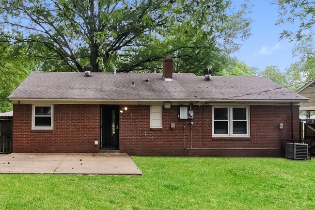 Building Photo - 1619 Hopewell Rd