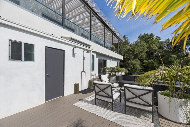 Building Photo - 641 Walther Way