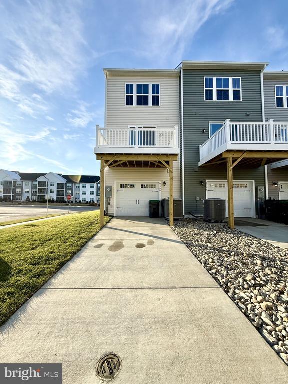 Building Photo - 9366 Tanfield Dr